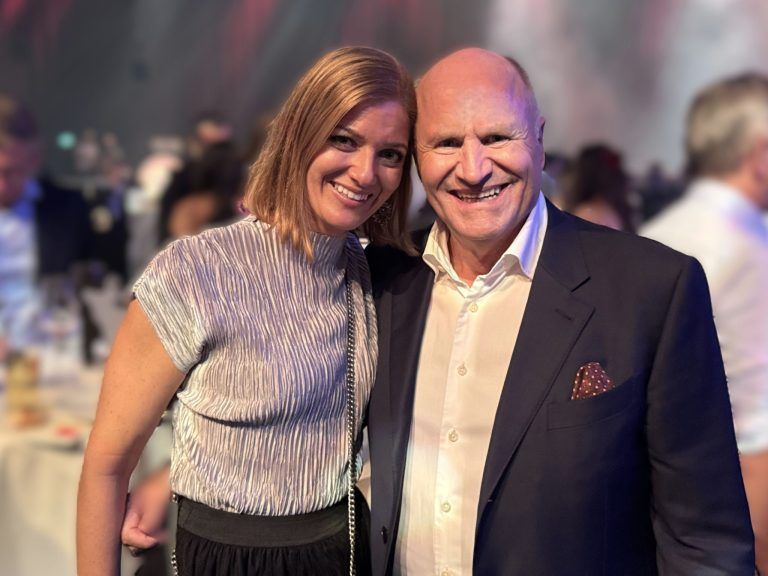 Rauschendes Premierenfest: Gastgeber Hans-Peter Metzler und Kathrin Cometto.