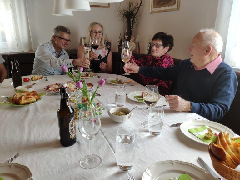 Nachruf auf Ronald Schneider: Weltoffenheit und Reiseleidenschaft: Ronald genoss die Geselligkeit und erzählte gerne Anekdoten aus seinem bewegten Berufsleben.