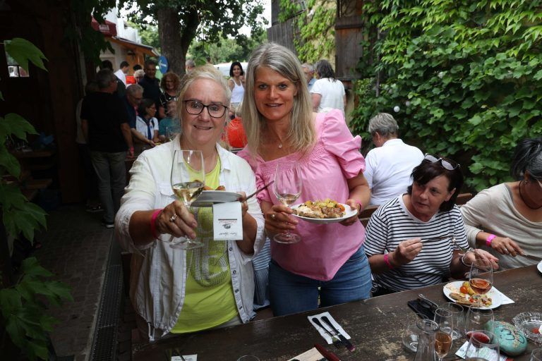 Feines Fest bei Paradewinzer: Veronika Ess und Anna Mayer.