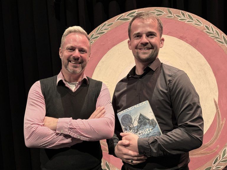 Rauschendes Premierenfest: Hausoper 2026-Dirigent Robert Jindra und Sänger Martin Potoma.