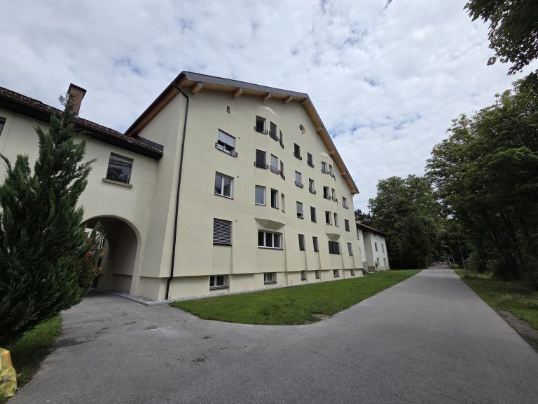 Spritzerbau wird bald Geschichte sein: Dieser Teil des Komplexes an der Südseite wurde bereits renoviert (Foto: OS)