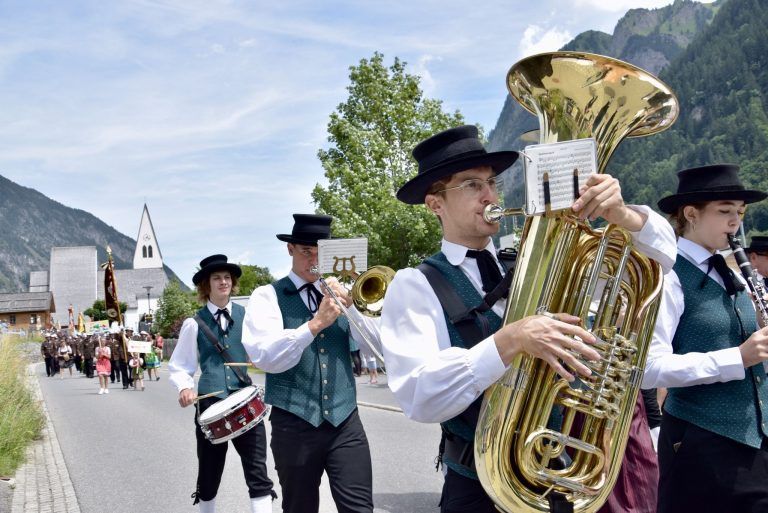 "Brand"-heißes Feuerwehrfest im Brandnertal: Der Musikverein Thüringerberg war in Brand ebenfalls dabei.