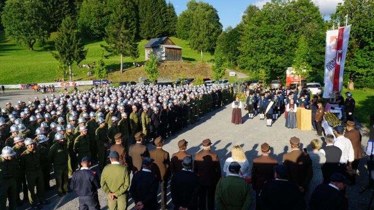 Laterns feiert Feuerwehrfest und spendet für kranke Kinder: Das Bezirksfeuerwehrfest in Laterns bleibt in ewiger Erinnerung.
