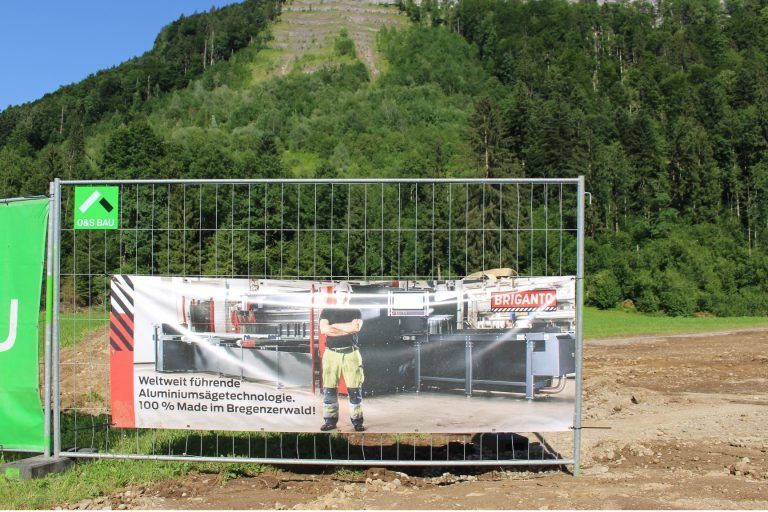 Briganto denkt auch an die Wälderhalle: Im Bregenzerwald, dem Mekka der Holzbaukunst, hat Christian Bischofberger mit Anlagenbau erfolgreich eine Nische im Metallsektor belegt.