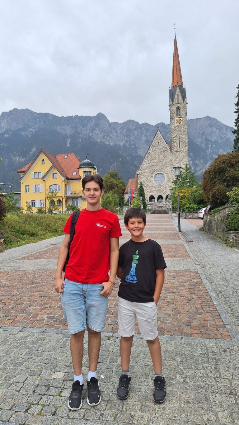 Zwei Brüder, eine Leidenschaft: Abel und Thomas bei einem Ausflug nach Liechtenstein.