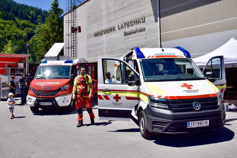 Florianis brennen für die Sicherheit im Dorf: Das Rote Kreuz durfte beim Latschauer Sicherheitstag natürlich nicht fehlen.