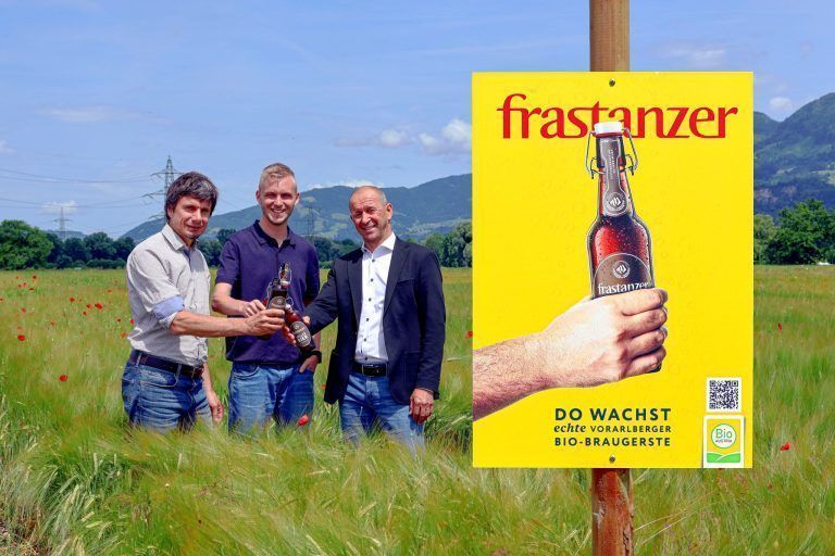 Bio-Kellerbier aus Vorarlberger Braugerste: Die Bio-Braugerste kommt von sieben Höfen im ganzen Land – eine Kooperation zwischen Landwirtschaft und Braukunst. Foto © Brauerei Frastanz eGen
