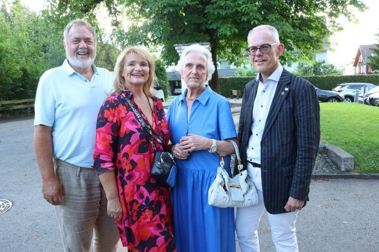 Alte Spendeninitiative für Zukunft gerüstet: Gäste Karlheinz und Manuela Koch, Irene und daniel Spieegel.