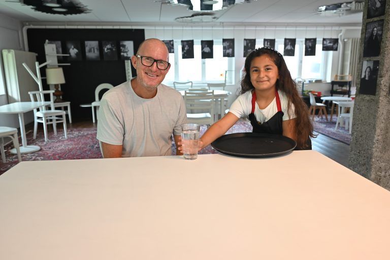 Kinder als Gastgeber im W*ORT: Akise ist stolz, dass sie bei dem Café am Donnerstag Gastgeberin sein darf.
