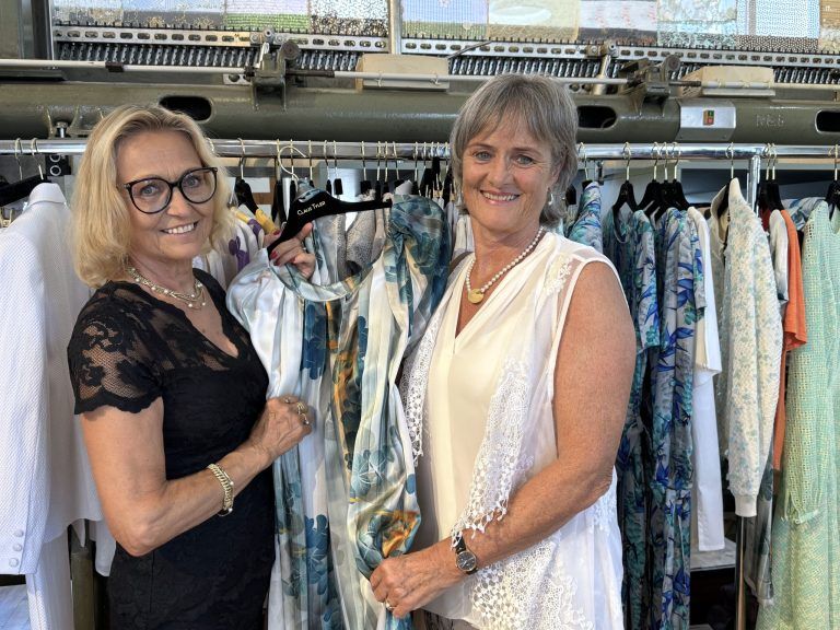 Hochwertige Unikate mit Stil: Modebegeistert: Karin Hickl und Doris Gozzi.