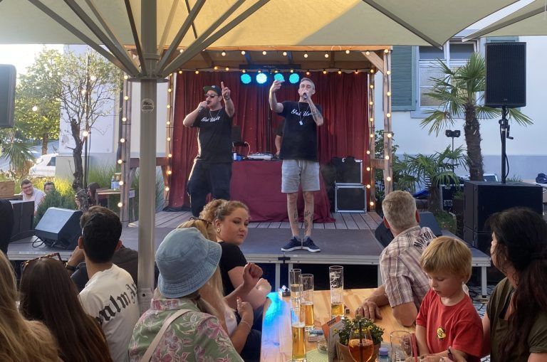 Starker Auftakt der Sommersessions in Göfis mit Rapper Bada : Eindrücke des Abends (Bildergalerie)
