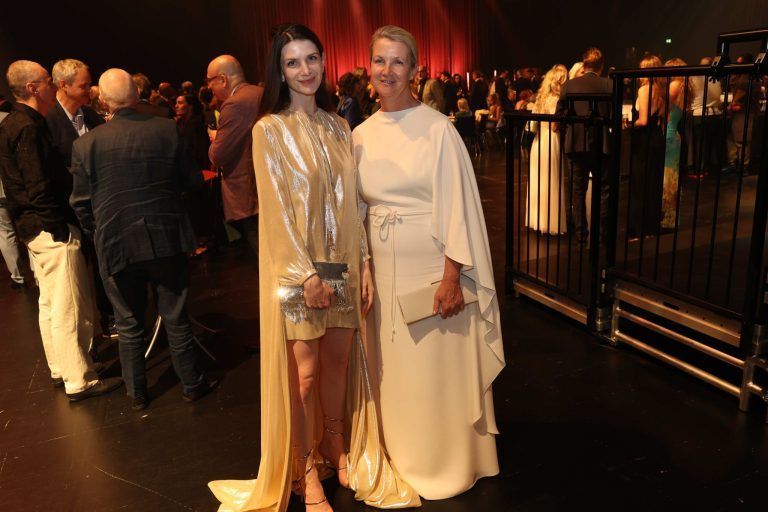 Partyfreude nach Schicksalhaftem: Victoria und Susanne Sagmeister.