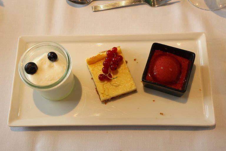 Bodenseeerlebnis für Prominenz: Feines Beerendessert.