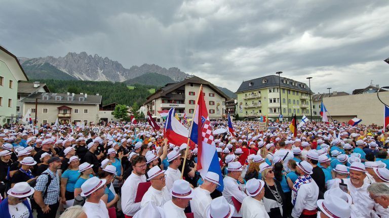 Ein Fest der Chöre: Mehr als 3000 Sängerinnen und Sänger waren Mitte Juni im Pustertal und brachten es mit ihren Gesängen zum Klingen. (Quelle: Konkordia)
