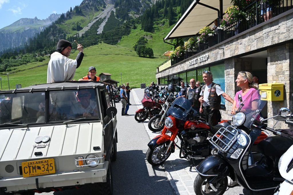 Motorradweihe und Bikerfreundschaft in Stuben am Arlberg gefeiert