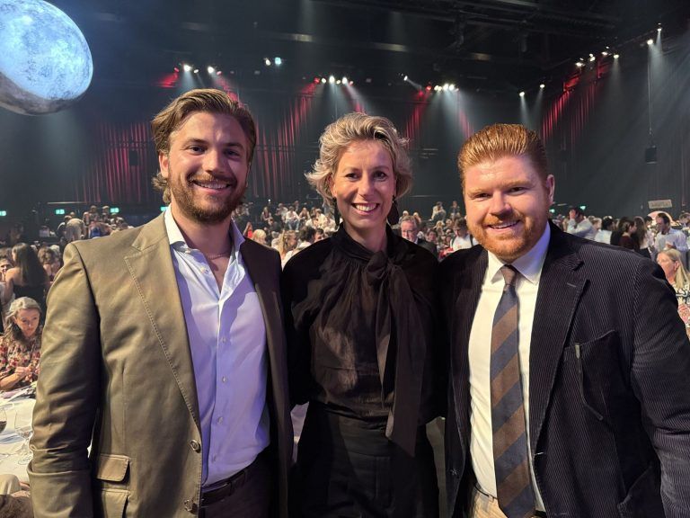 Rauschendes Premierenfest: Carina Pollhammer mit Nicolas Deuring und Lukas Braun.