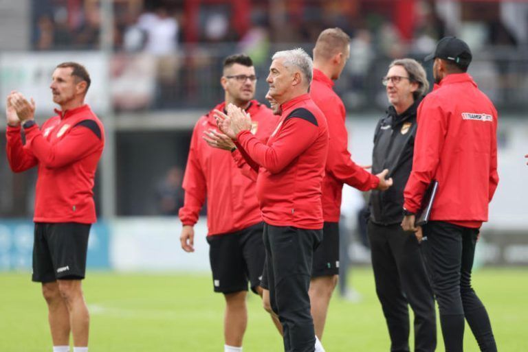 Haris Ismailcebioglu erlöst Austria Lustenau sehr spät: Aufatmen für die Trainercrew mit Sportdirektor Dieter Alge.