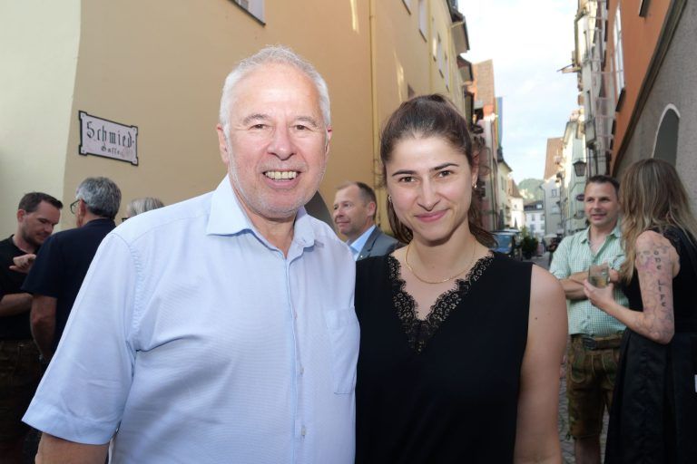 Große Gala für Wein und Blasmusik : Bürgermeister Thomas Lampert aus Göfis mit Tochter Teresa.