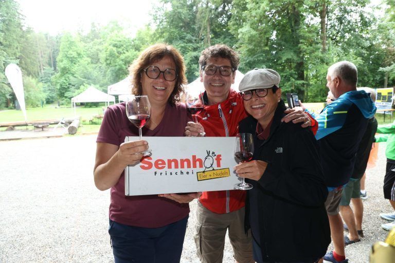 Pétanque-Spieler:innen strömten nach Rankweil: "Tisner Tiger" Ulrike Faisst, Bernd SChloms und Silvia Reinisch.