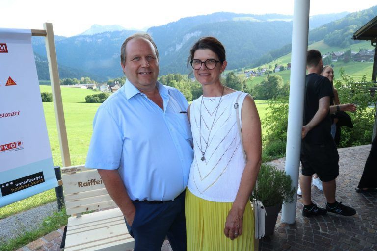 "Erntedankfest" der Holzbauszene: Zimmerer Harald Berchtold und Susanne.