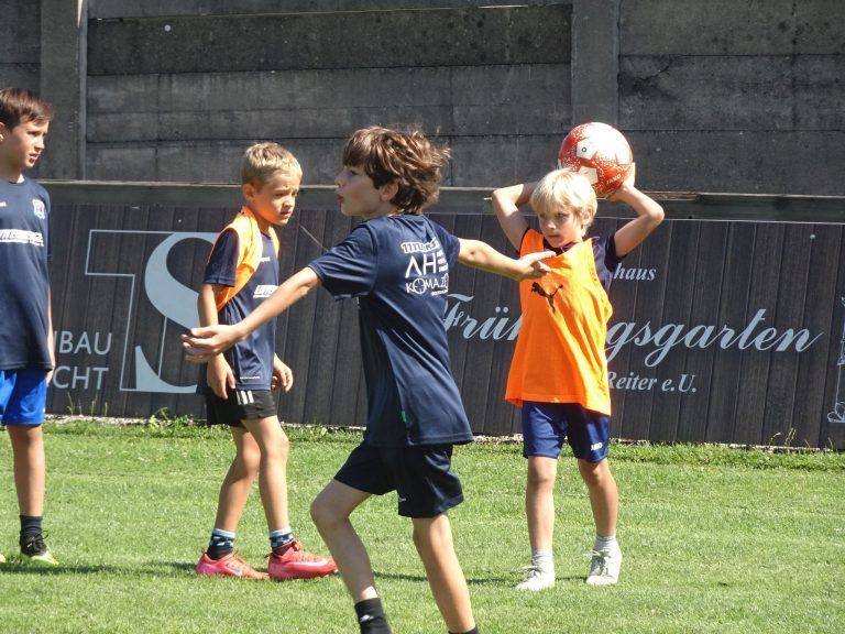 Ferienspaß im Holzstadion : Die Kinder erleben unbeschwerte und aktive Ferientage beim "School is out Camp".