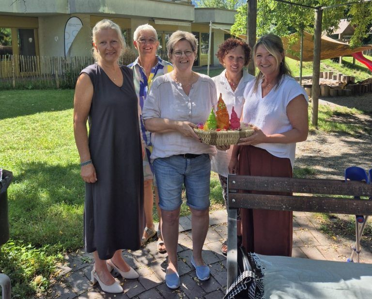 20 Jahre ZwergenNest: Im Garten des ZwergenGartens blickten die Initiatorinnen und Weggefährten auf die letzten zwanzig Jahre zurück.