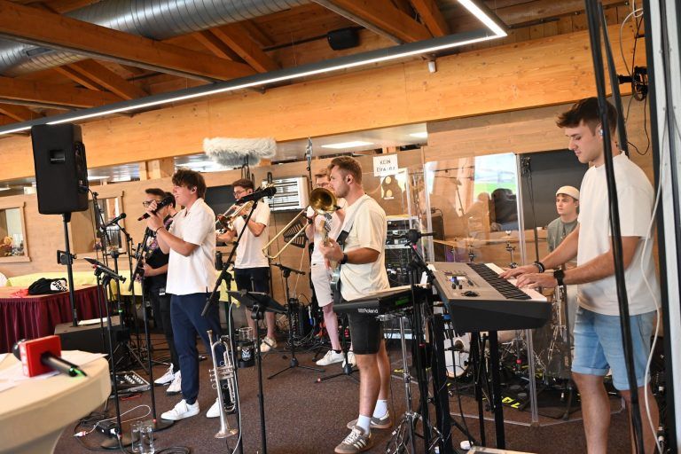 Musikbrunch am Sonnenkopf: Die Coverband "Never Mind" sorgte für den musikalischen Touch beim Musikbranch am Sonnenkopf.