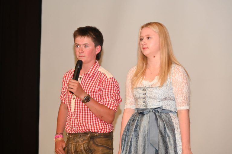 Feierliche Verabschiedung: Jakob Duffin und Emma Ladstätter führten durch das Programm.