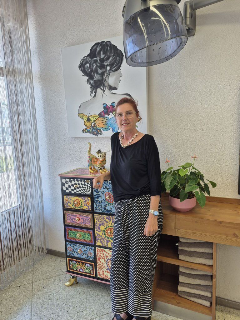 Leidenschaft für Haariges : Stylisch und mit einem Blick für Schönes hat Michaela ihren Salon ausgestattet.