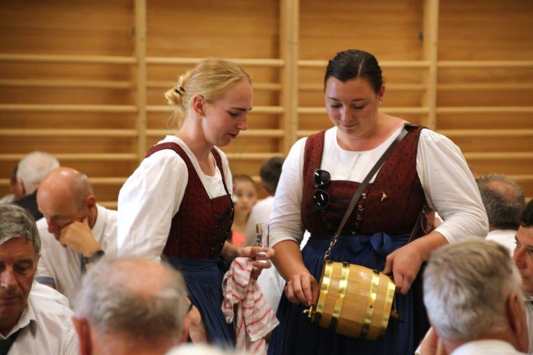 Ein Zeichen für Vergangenheit und Gegenwart : Fahnensegnung beim Kameradschaftsbund Buch (29.06.2025) (Bildergalerie)