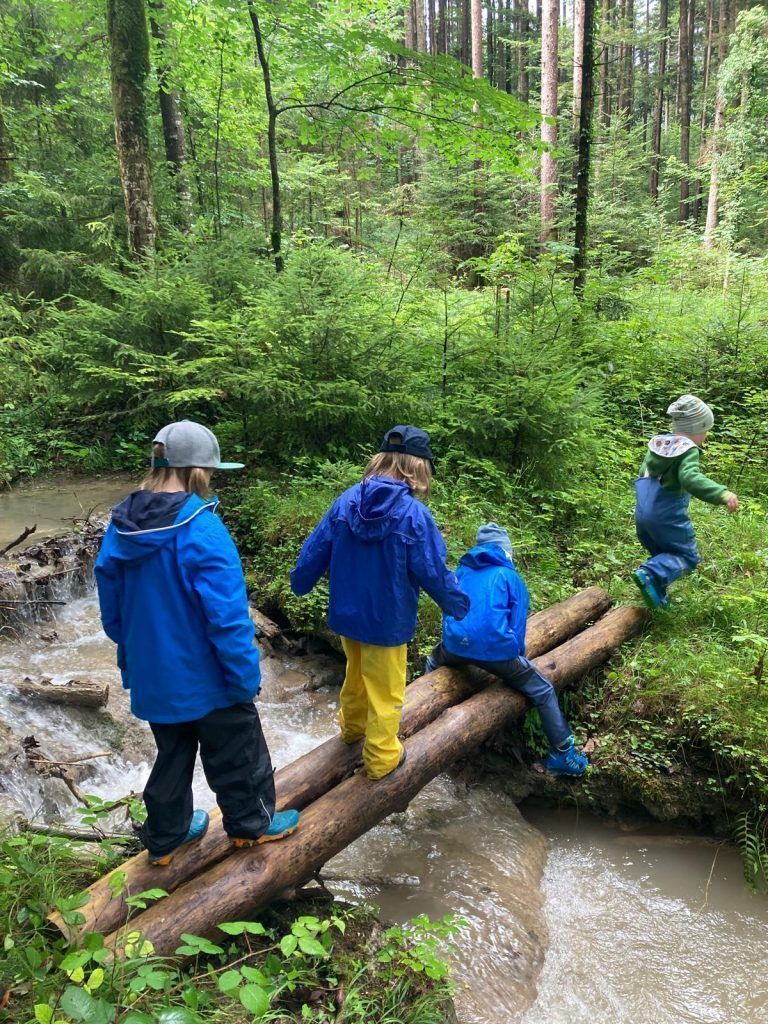 Seit 20 Jahren Gaudi für die Kinder: Tief im Wald: Die Kinder begaben sich auf Entdeckungsjagd.