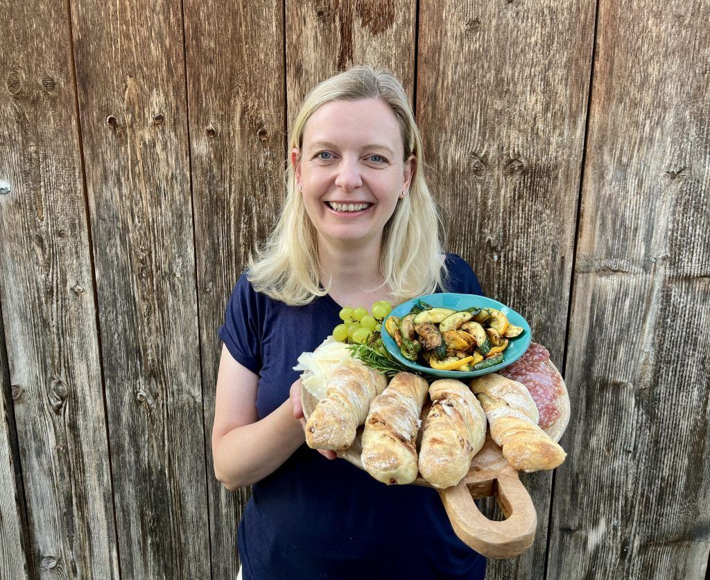 Einfaches Rezept für mediterrane Wurzelbrötchen