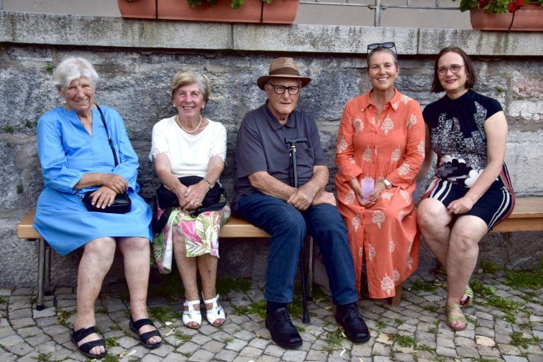 Kirchweihfest mit Verabschiedung: Herlinde Burtscher, Rosmarie Sauerwein, Werner Schwarz, Jutta Jäger und Gertrud Sommer, v. l. bei der Agape.