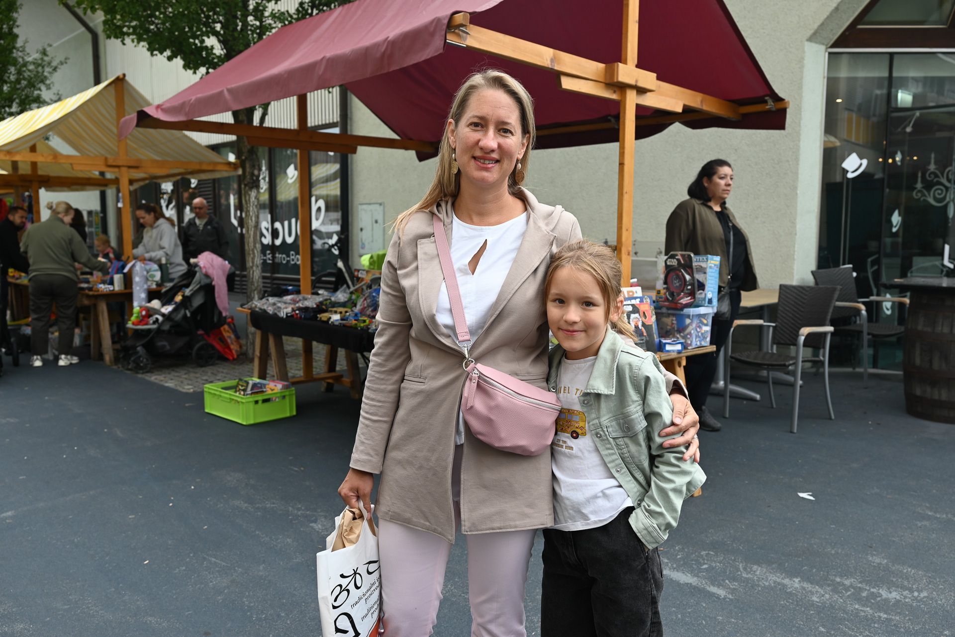 Jasmin Alge mit ihrer Tochter Rosalie (7).