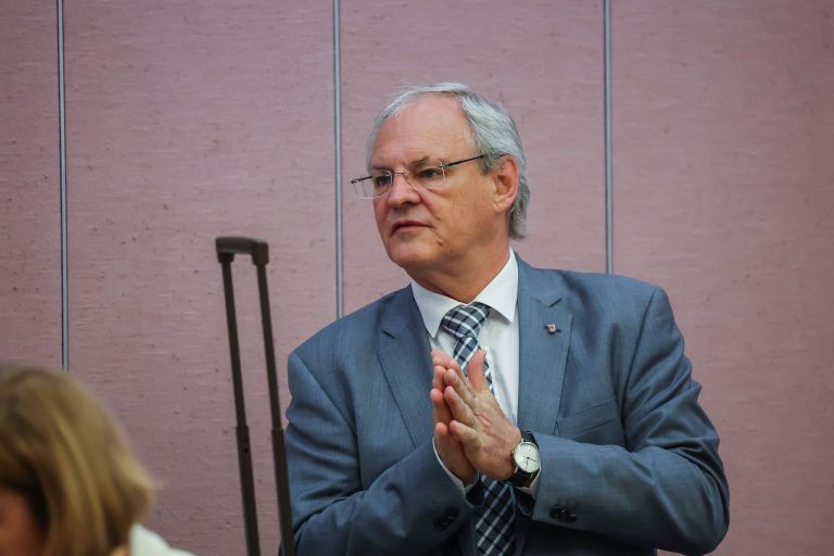 Wildwuchs bei Politikerbezügen