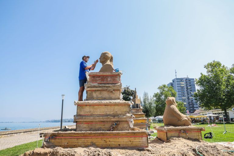 350 Tonnen: Rorschachs Sandskulpturen-Festival stellt jede Urlaubs-Sandburg in den Schatten