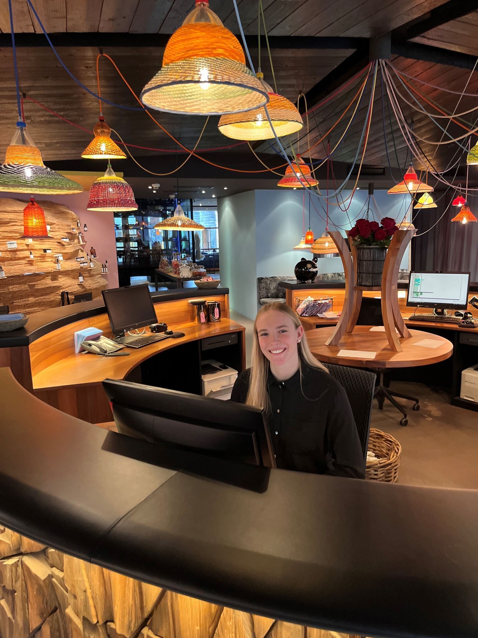 An der Rezeption des Hotels