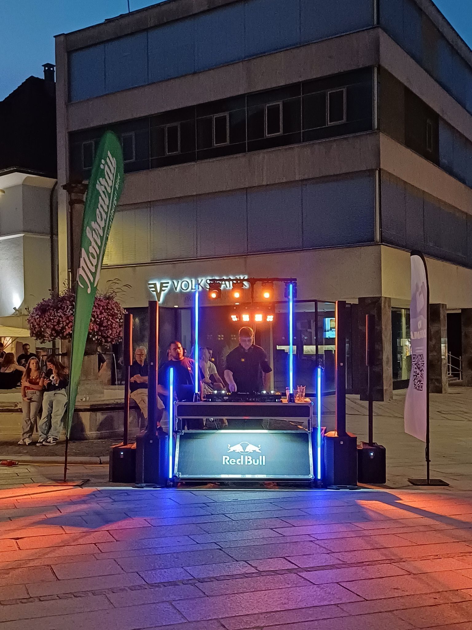 DJ PPROJECT legt auf.