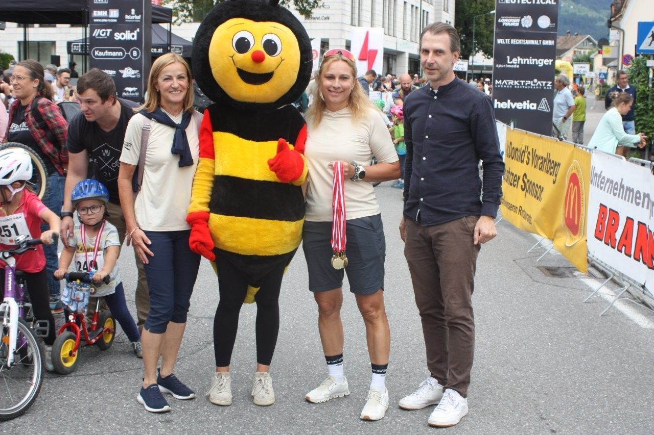 Ulrich Knoll (Raiba Montfort) mit Silvia Andrich-Nenning und Andrea Deutschl waren hochzufrieden. 
