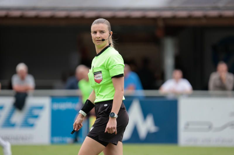 Schiedsrichterin Fabienne Hofer pfiff die Partie.
