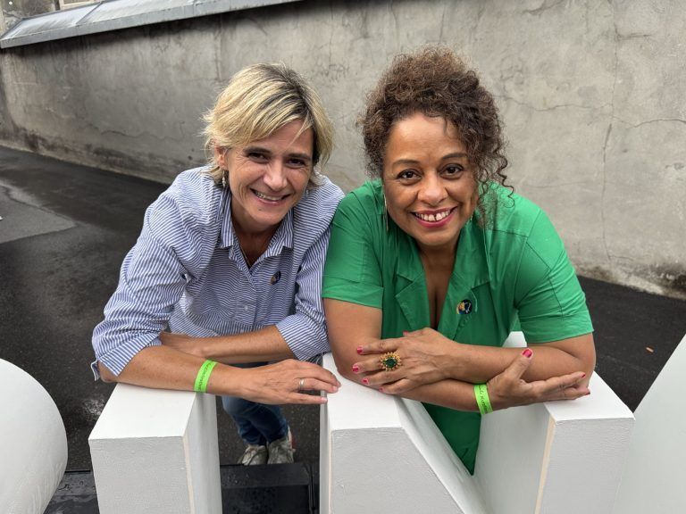 Kurzfilme aus aller Welt: Im Publikum: Nicole Holzer (Herzgespann) und Filmemacherin Tania Maria Rodrigues-Peters.