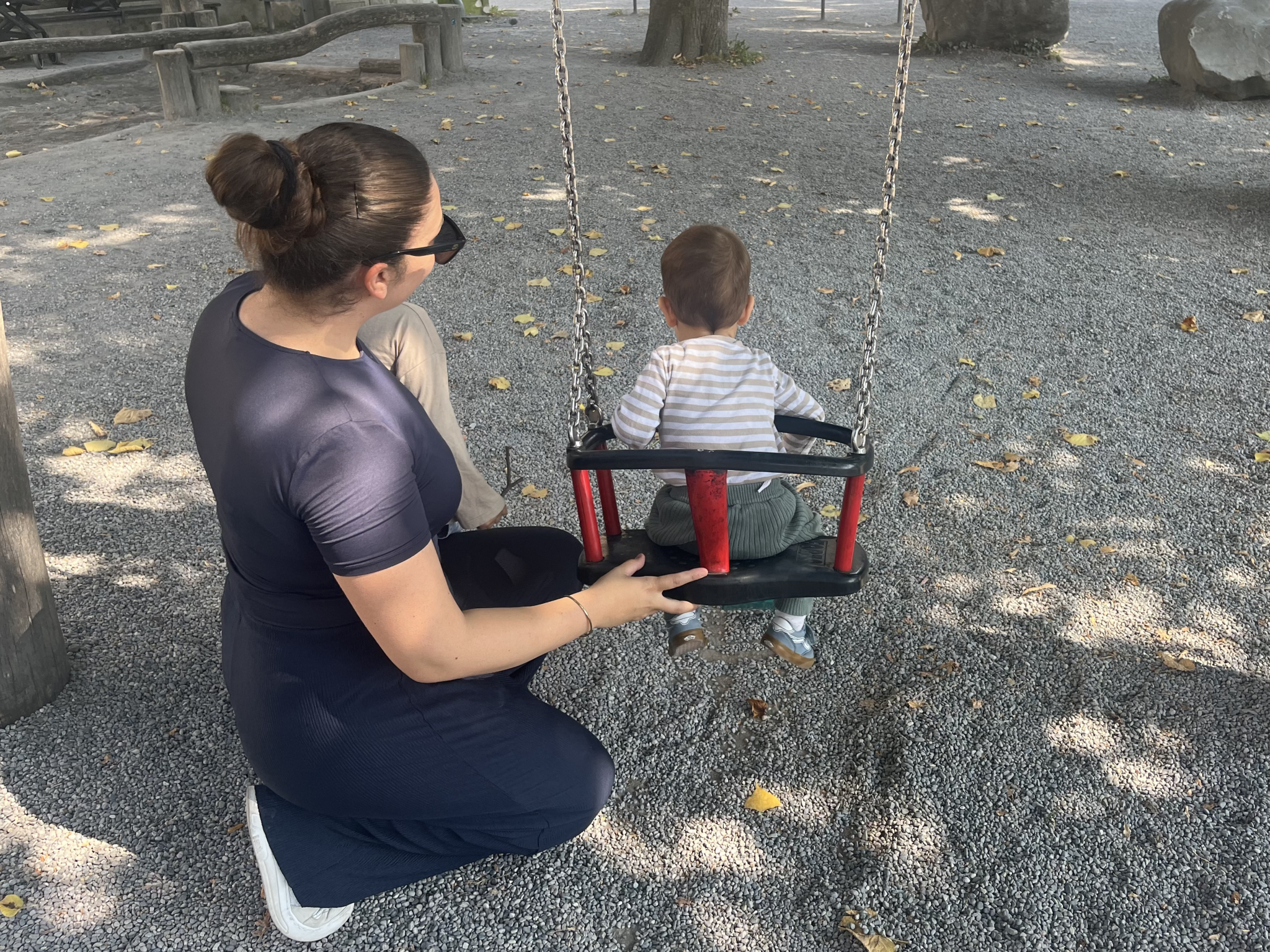 Sema Ülker mit ihren Kindern: Der digitale Kinderstadtplan eröffnet Familien neue Möglichkeiten, die Stadt zu erkunden.
