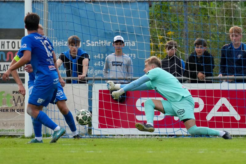 Admira Dornbirn Goalie David Tschaler mit Paraden. 
