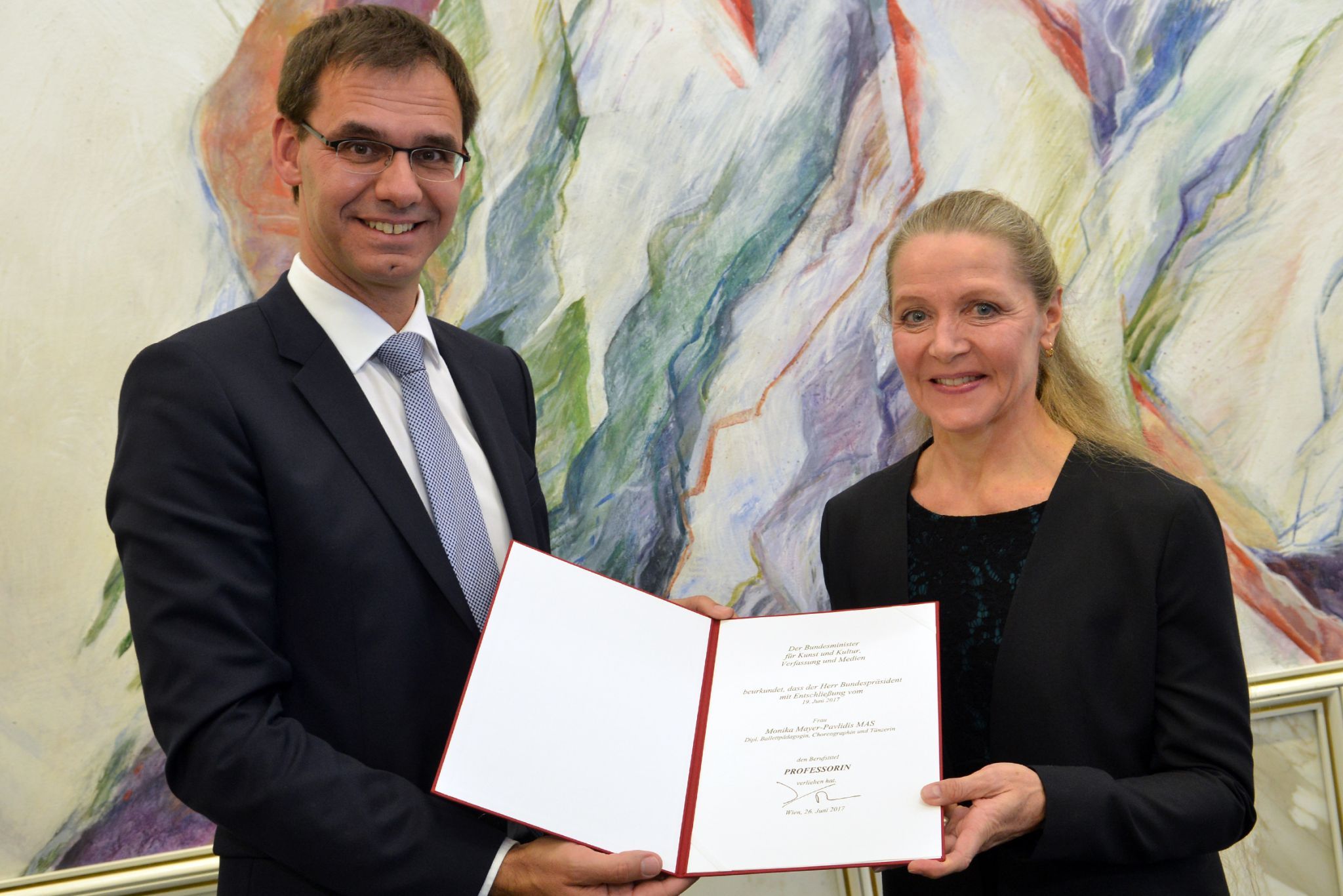 Am 26. Oktober 2017 wurde Monika Mayer-Pavlidis der Berufstitel „Professorin“ verliehen. A. SERRA