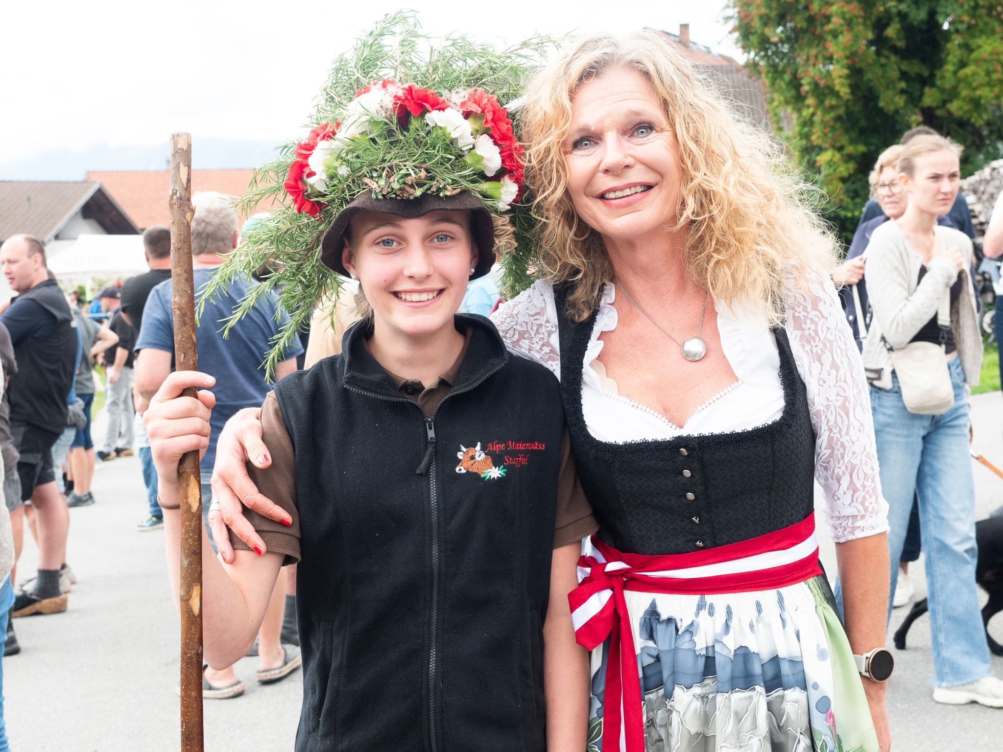 Junghirtin Sofie mit ihrer ehmaligen Volksschullehrerin Frau Doller
