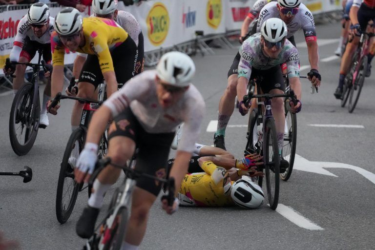 Radsport Kriterium Rankwel Team Vorarlberg Unfall in der letzten runde nr 77