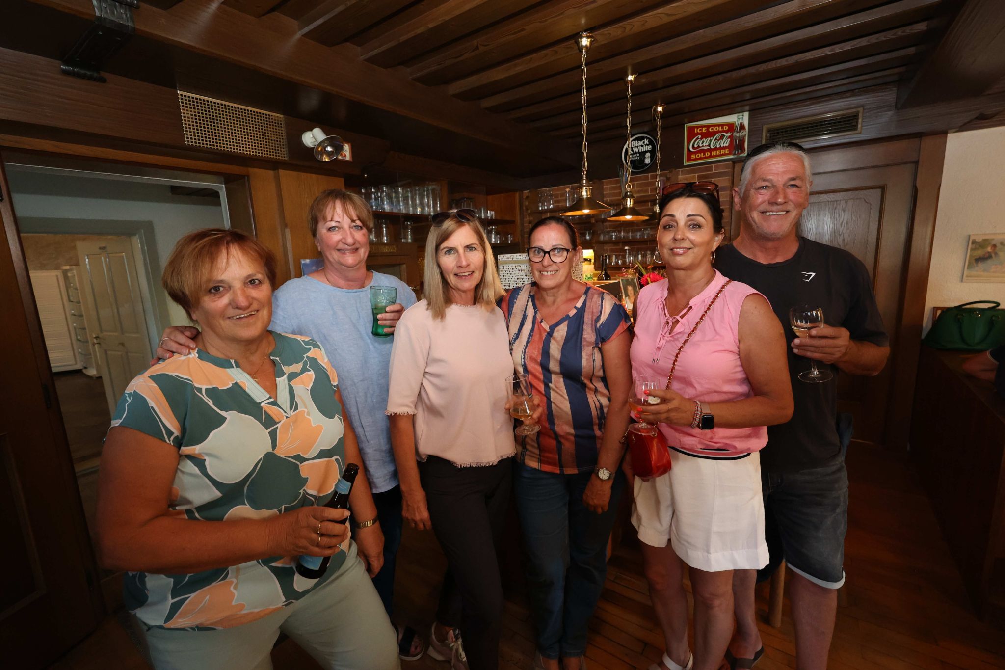 Marlene Morscher, Ruth Franke, Angelika Beck, Karin Brandl, Mitbesitzer Karin und Paul Winkler.