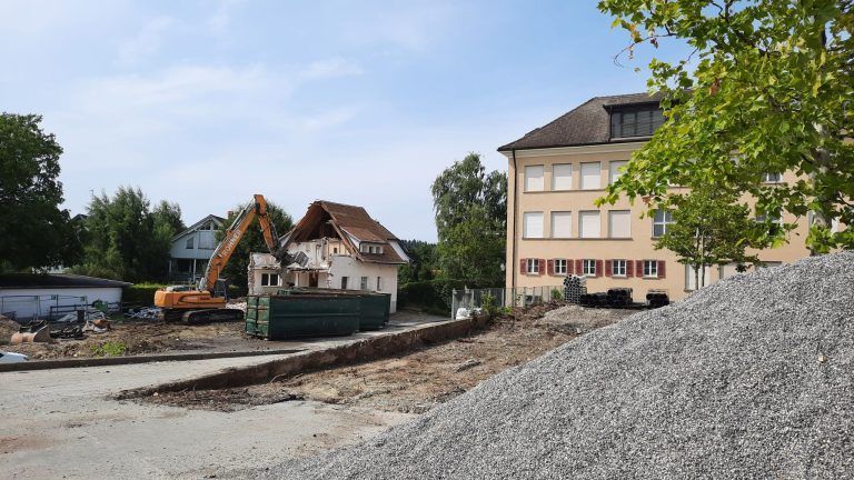 Erste Bauetappe für Schulcampus gestartet: Das Generationenprojekt zielt darauf ab, den Schülerinnen und Schülern moderne Lernräume, eine neue Doppelturnhalle sowie verbesserte Rahmenbedingungen zu bieten.