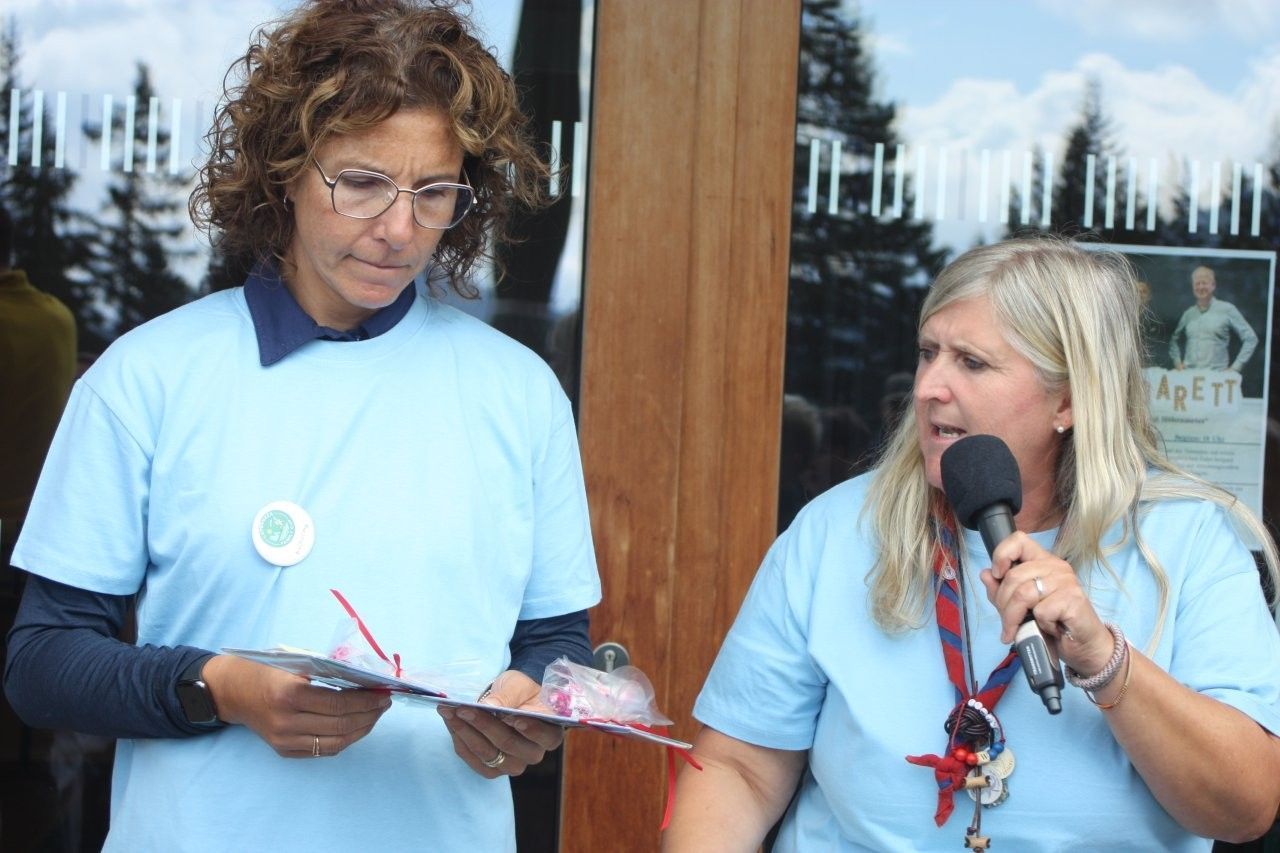 Anna Katharina Schramm (l.) und Nicole Mayer führten durch das Programm.