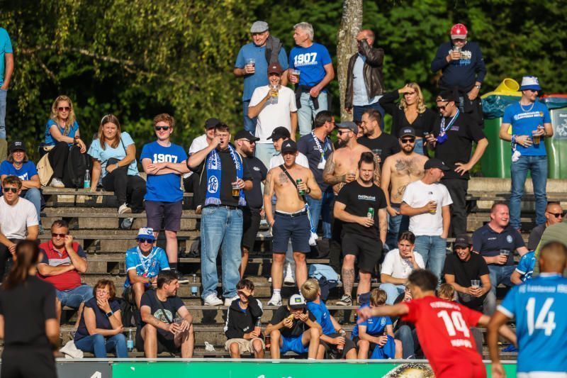 FC Lustenau Anhängerschar wird die Mannschaft unterstützen. 